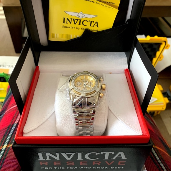 INVICTA RESERVE 15451 Silver/Gold Watch. - Picture 2 of 3